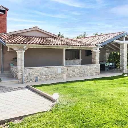 Villa Dioniz *